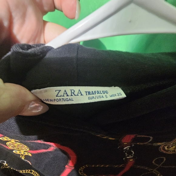 Zara Black Hoodie with Red and Gold Chains 20 PTP - 20 Length - EUC - Picture 4 of 4